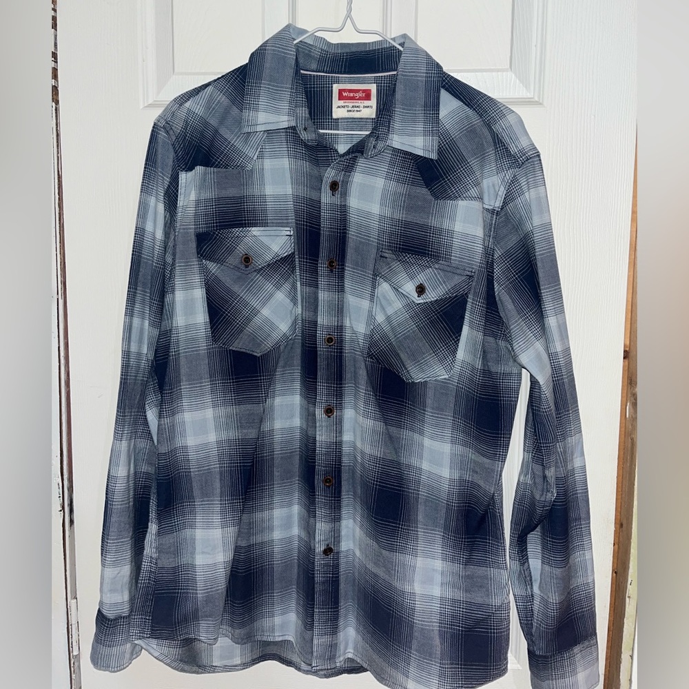 Men’s Medium Wrangler Plaid Button Up